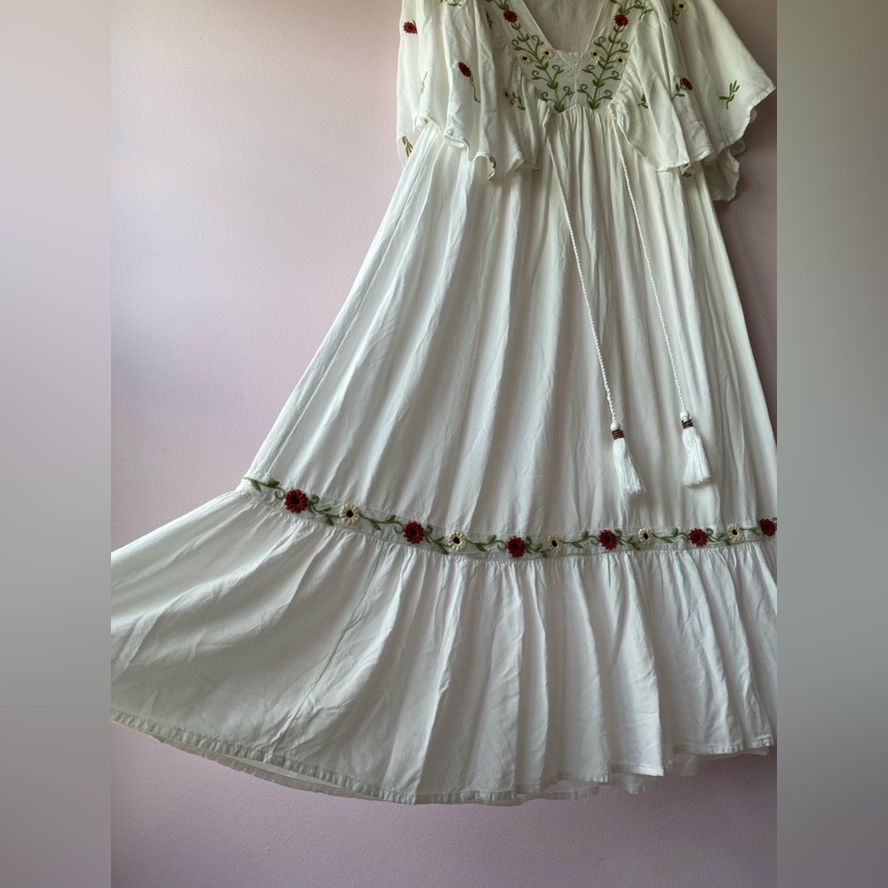 SWEET MAGNOLIA Embroidered Floral White Midi Dress Size Small Boho Cottagecore - Picture 4 of 13